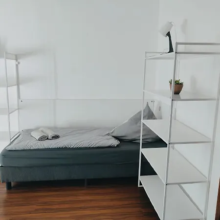 Monteurwohnung Grenze Duesseldorf دوسبرغ